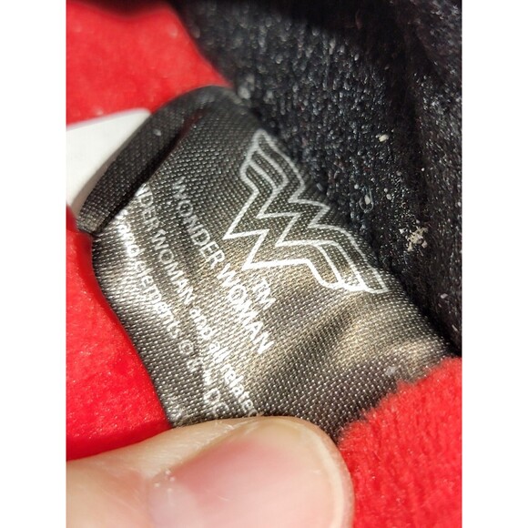 KSD Women's M 7-8 Bioworld Wonder Woman Plush Soft Slip On Slide Slippers NWOT - Picture 8 of 11